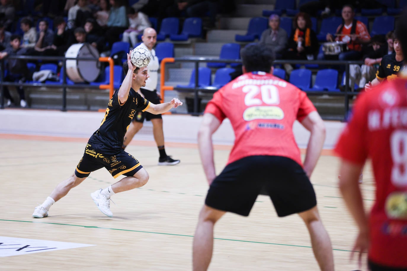 Importante y trabajado triunfo del Ciudad de Salamanca frente al Royal Premium Gijón (37-36)