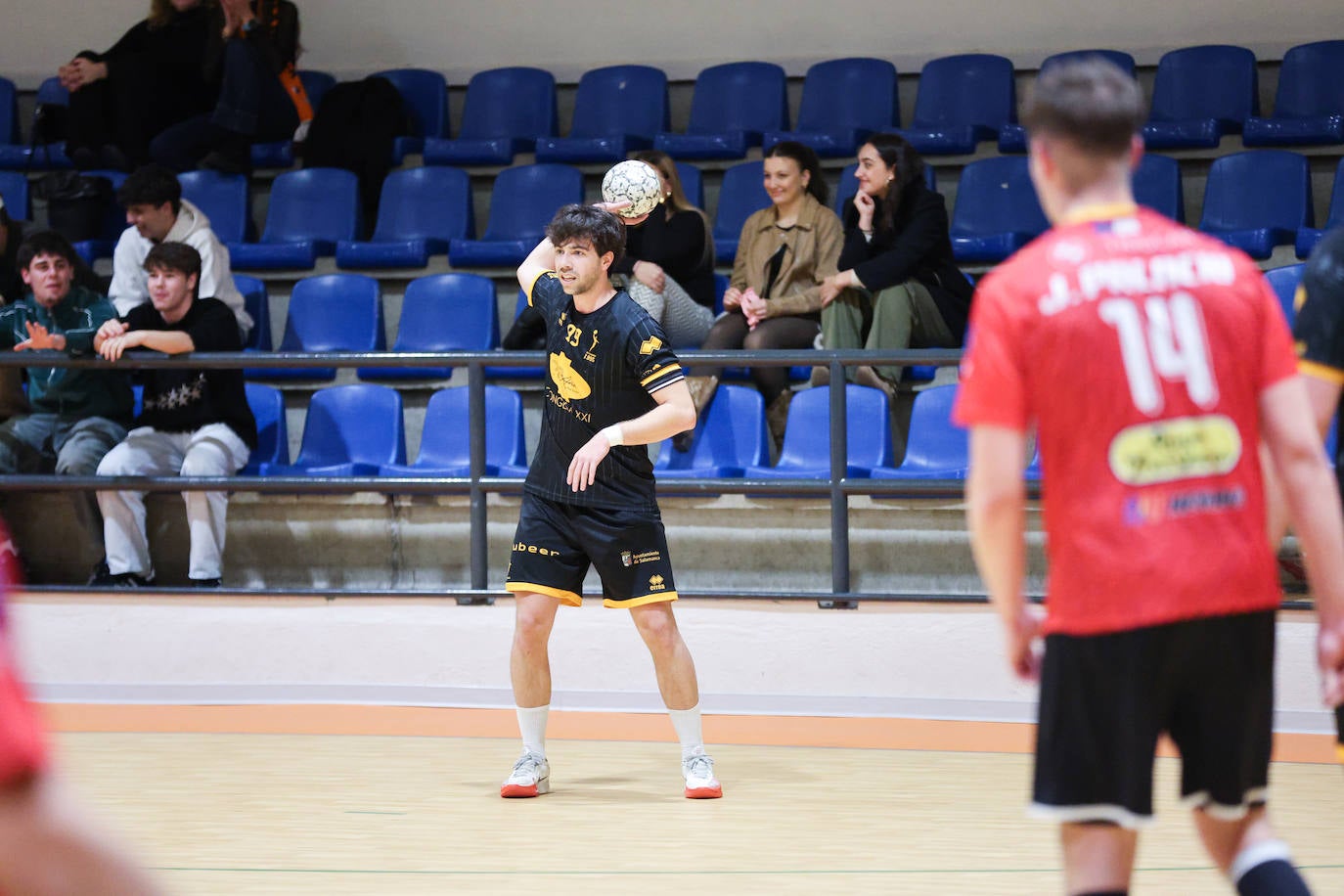 Importante y trabajado triunfo del Ciudad de Salamanca frente al Royal Premium Gijón (37-36)