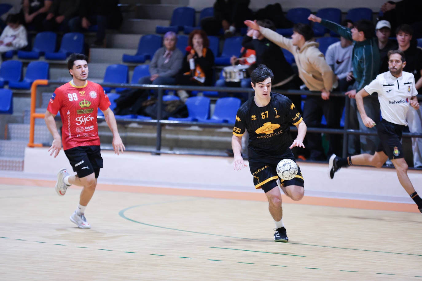 Importante y trabajado triunfo del Ciudad de Salamanca frente al Royal Premium Gijón (37-36)