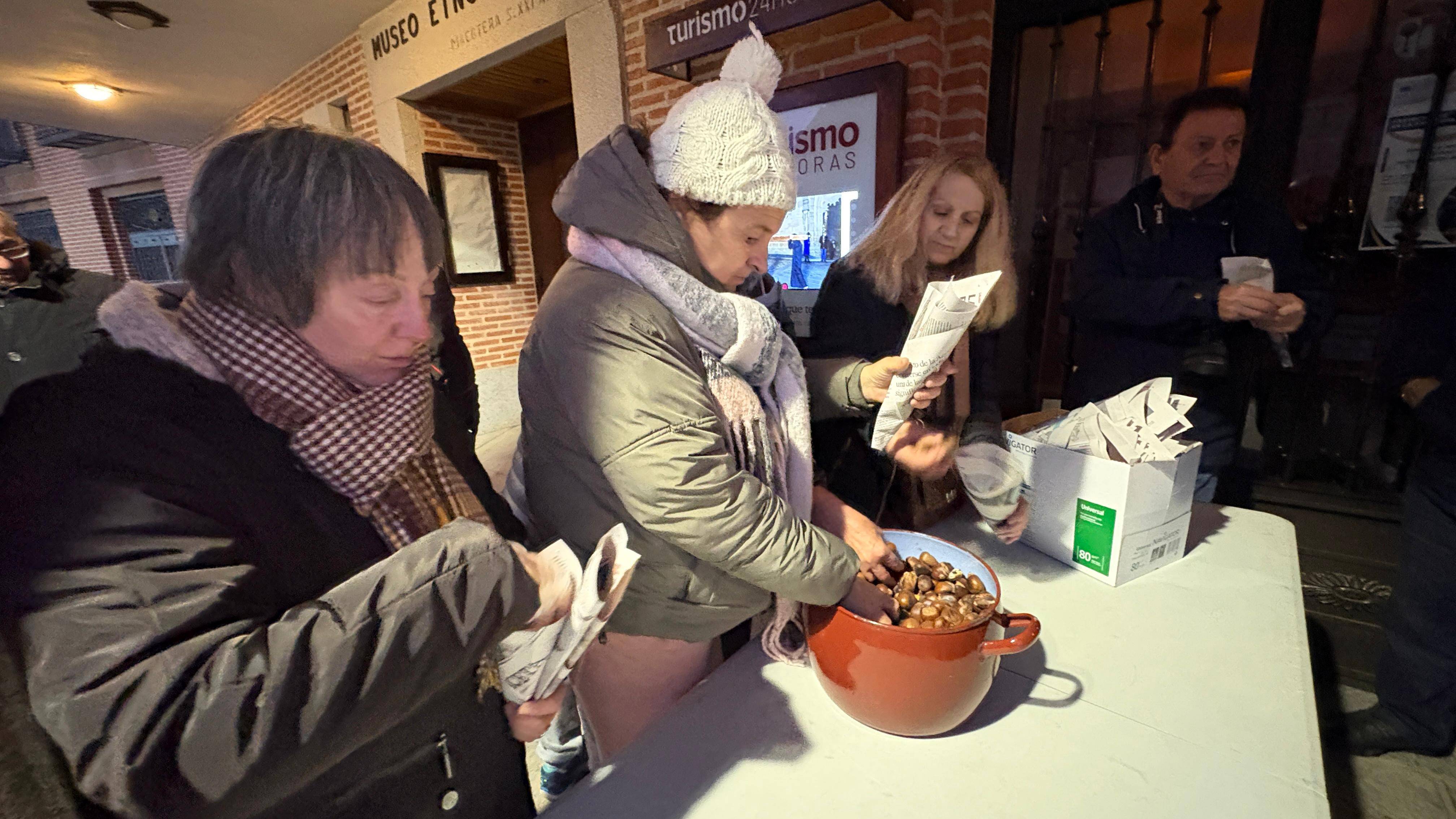 Macotera entra en calor compartiendo castañas asadas