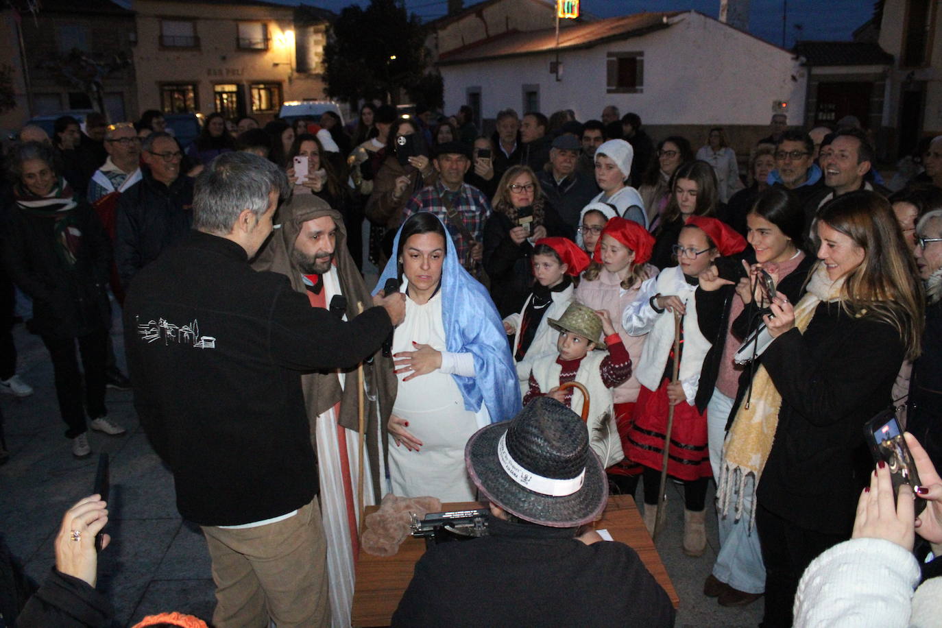 Gallegos de Solmirón celebra un original belén viviente