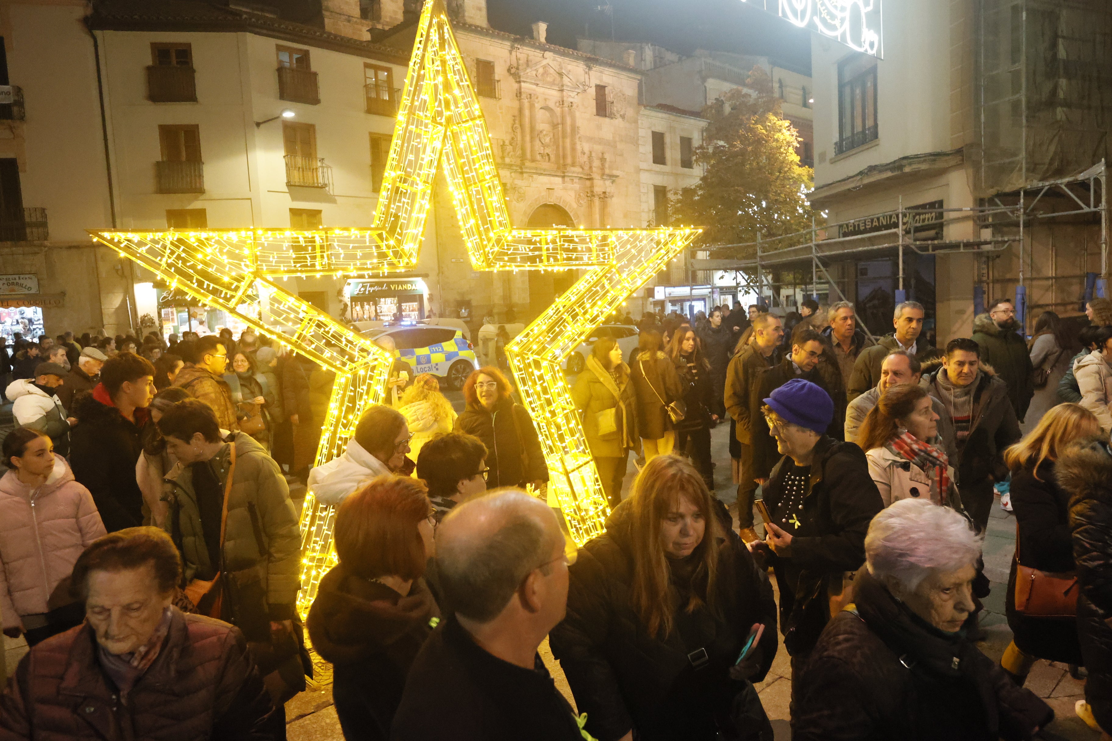Salamanca, a rebosar: colas en el Huerto y los Anaya, y la Plaza y la Rúa, a reventar