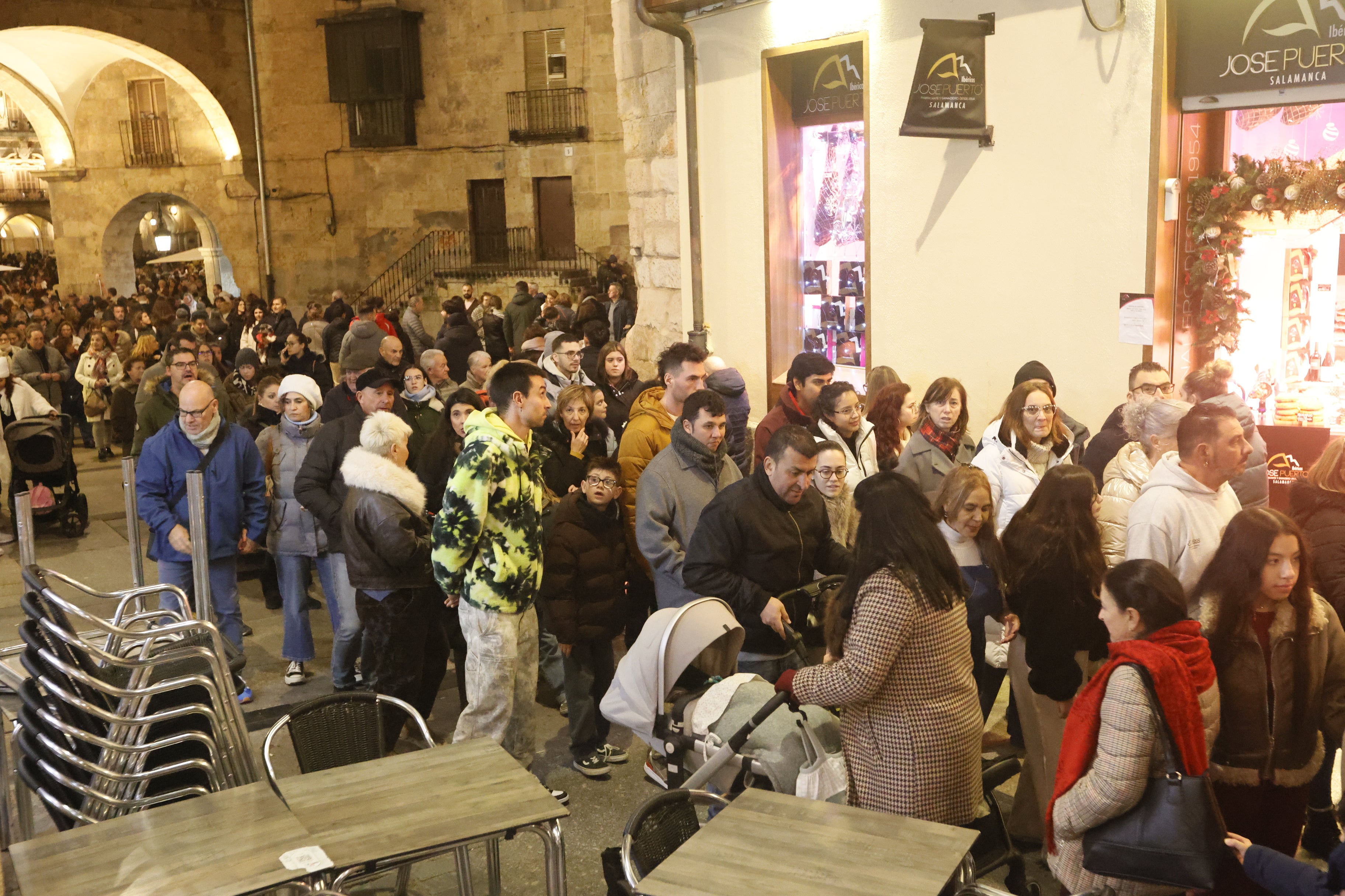 Salamanca, a rebosar: colas en el Huerto y los Anaya, y la Plaza y la Rúa, a reventar