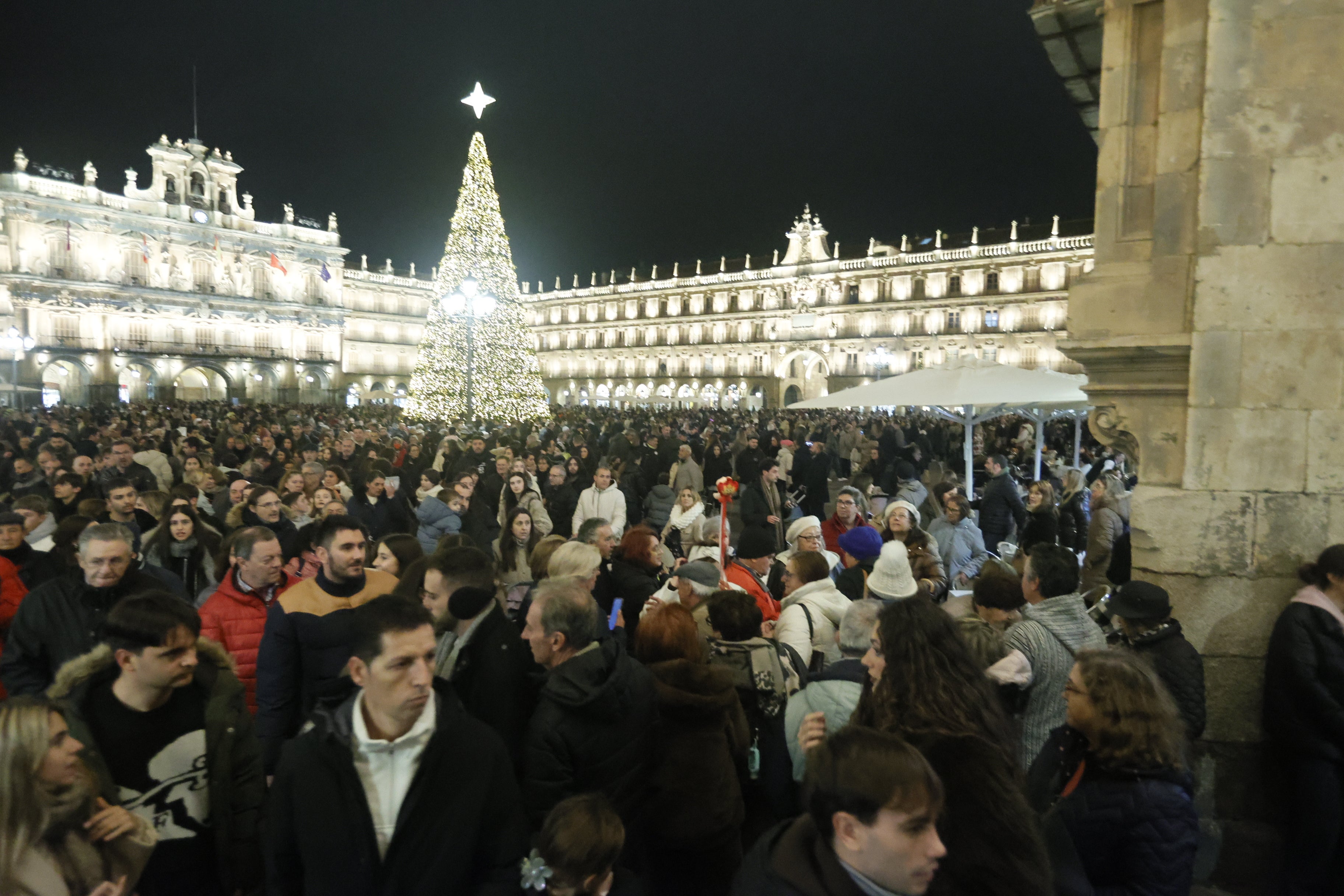 Salamanca, a rebosar: colas en el Huerto y los Anaya, y la Plaza y la Rúa, a reventar