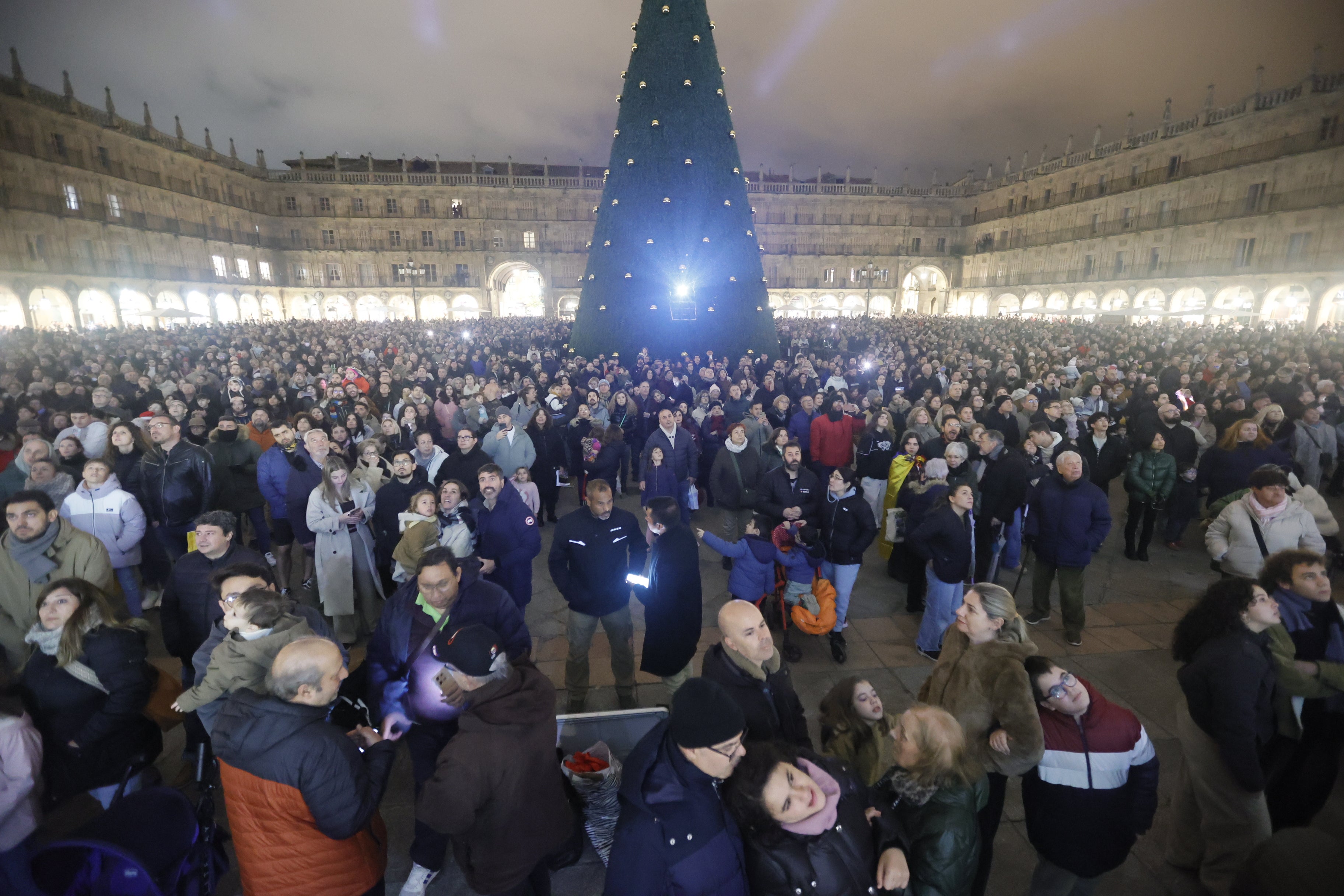 Salamanca, a rebosar: colas en el Huerto y los Anaya, y la Plaza y la Rúa, a reventar