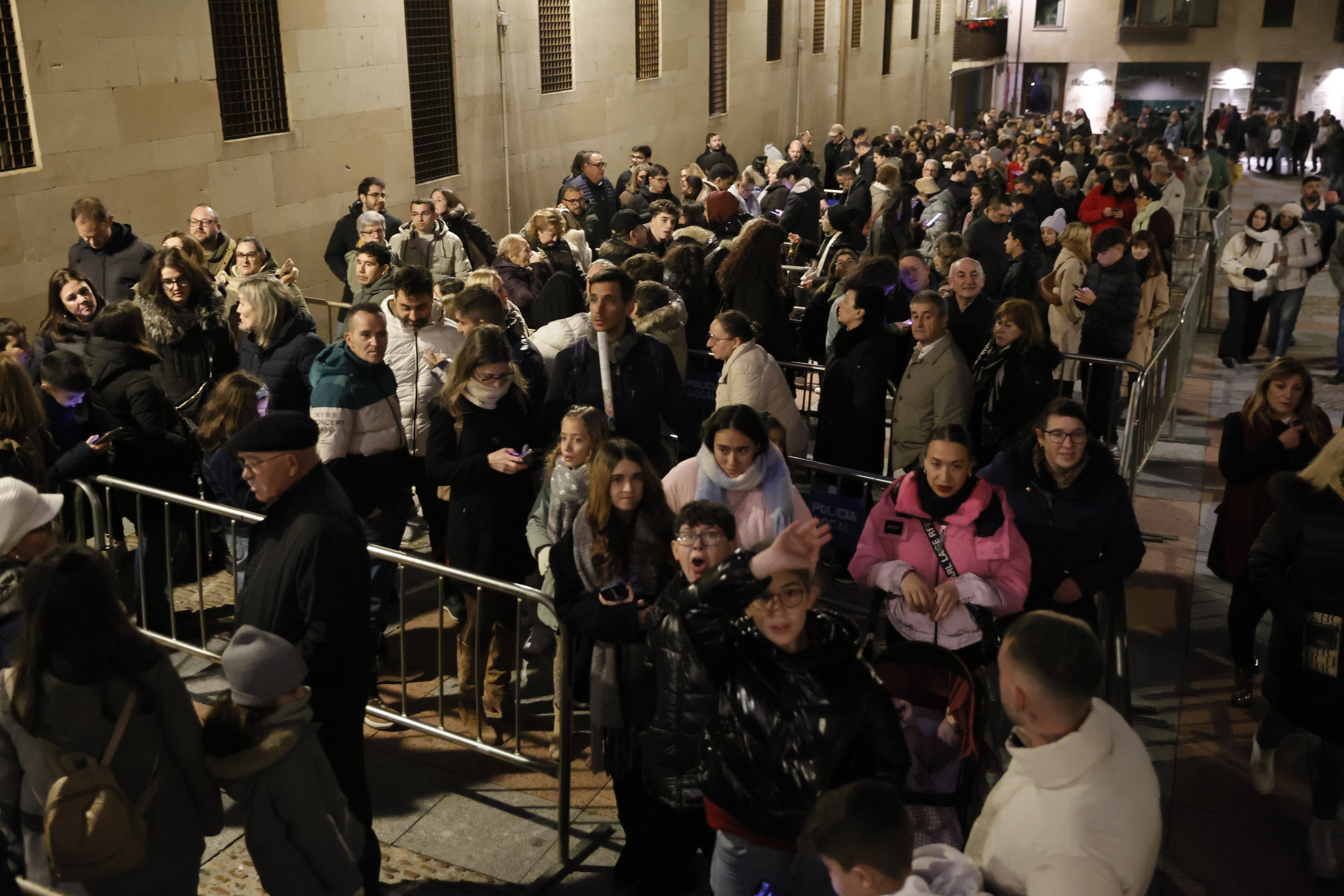 Salamanca, a rebosar: colas en el Huerto y los Anaya, y la Plaza y la Rúa, a reventar