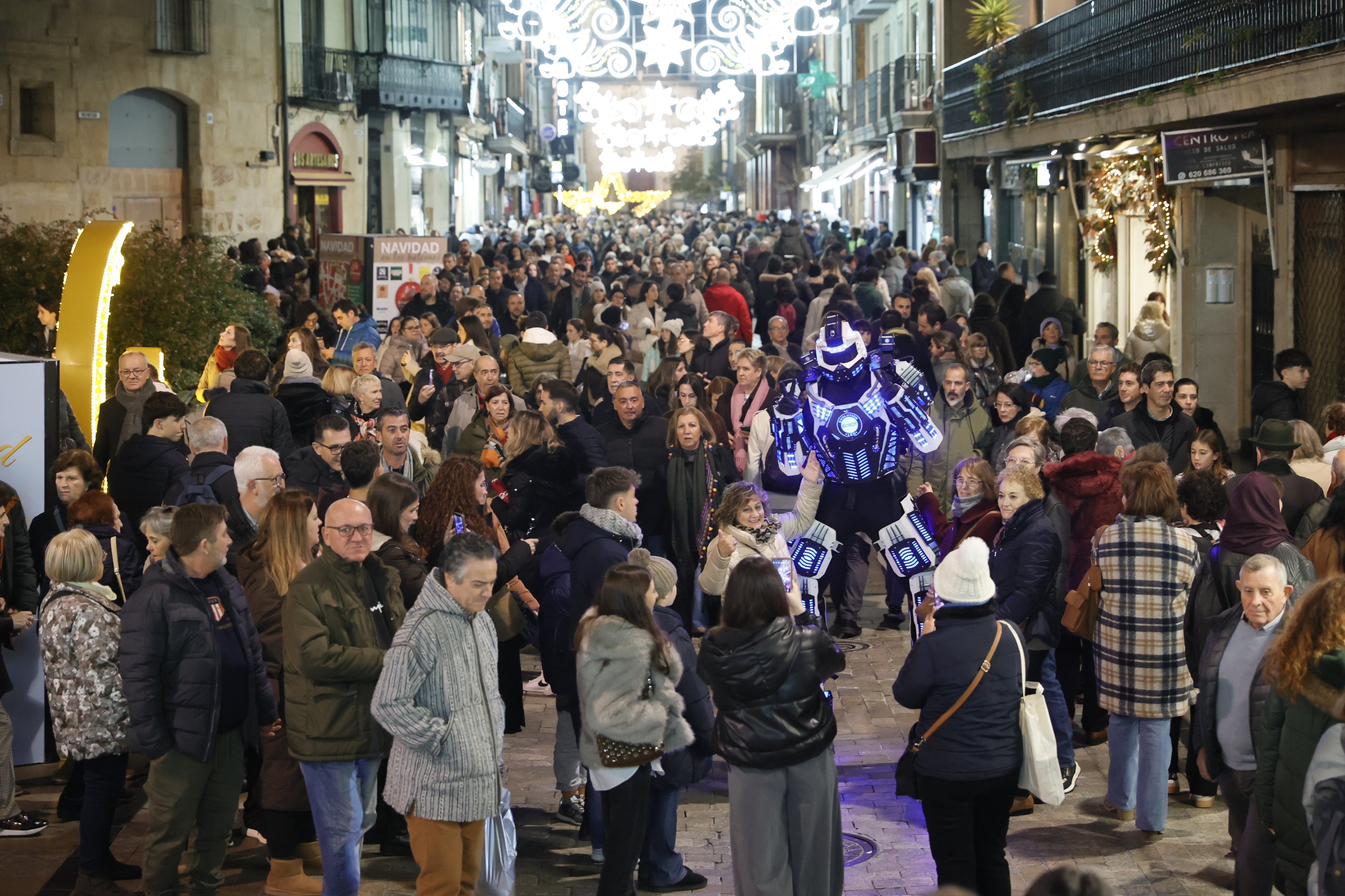 Salamanca, a rebosar: colas en el Huerto y los Anaya, y la Plaza y la Rúa, a reventar