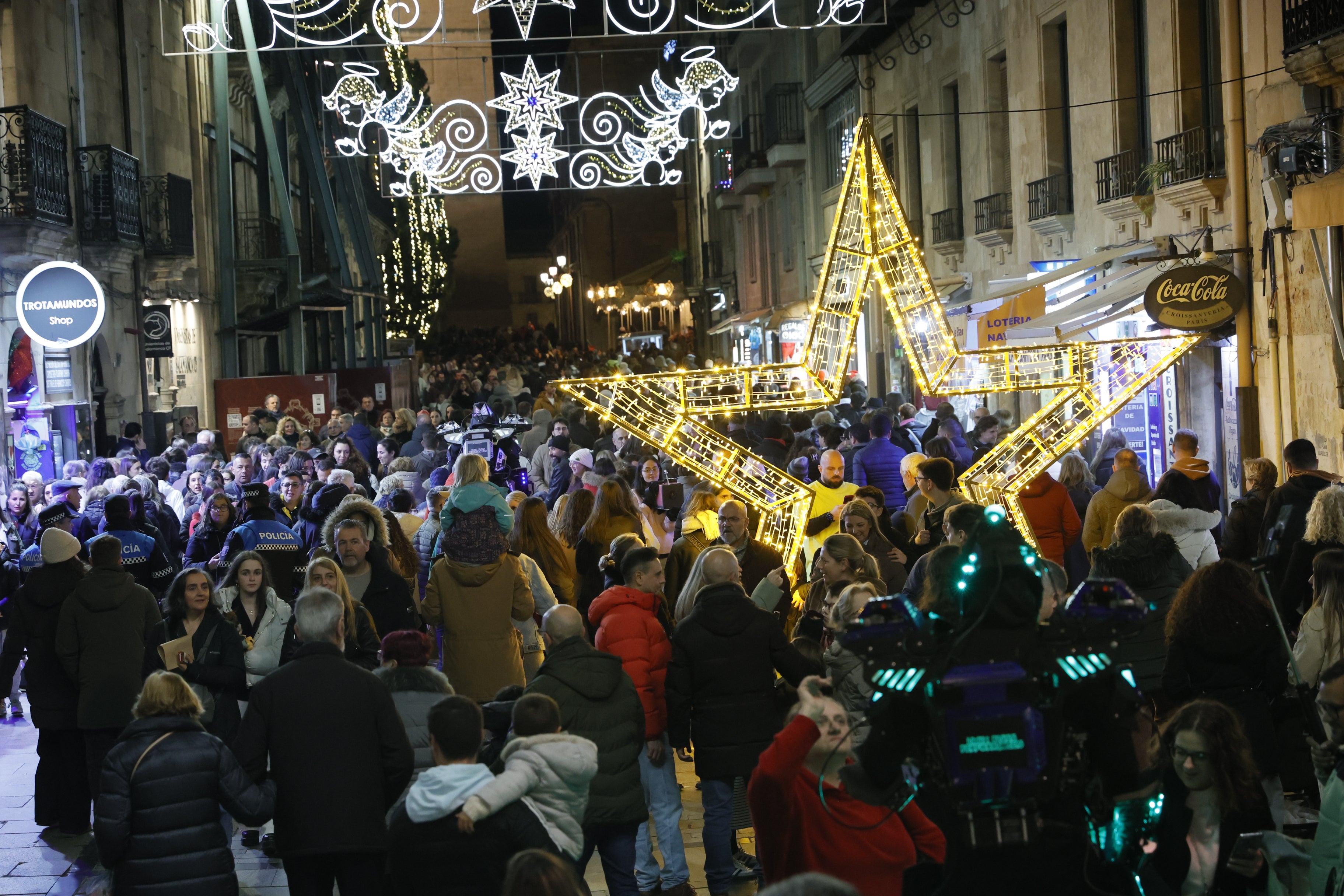 Salamanca, a rebosar: colas en el Huerto y los Anaya, y la Plaza y la Rúa, a reventar