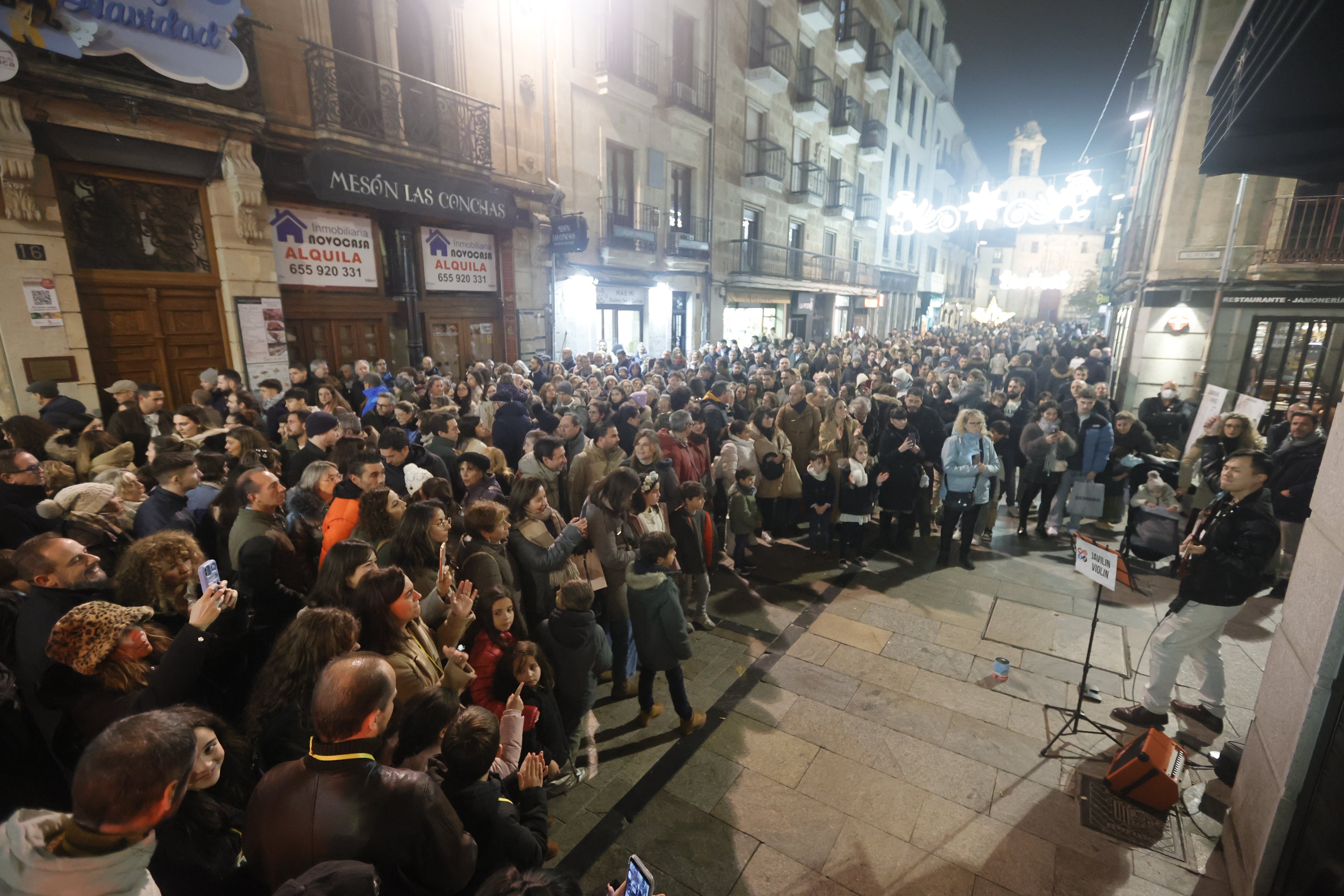 Salamanca, a rebosar: colas en el Huerto y los Anaya, y la Plaza y la Rúa, a reventar