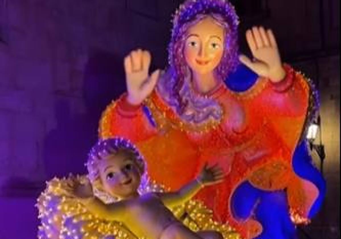 Captura de un clip publicado en Instagram por RoDag Producciones iluminando el Palacio de Anaya.