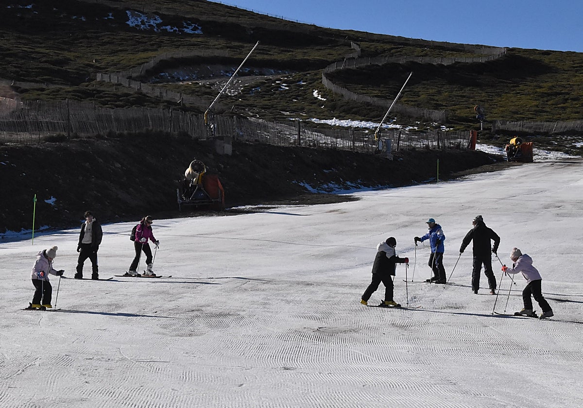 Flojo inicio de temporada en La Covatilla que cerrará las pistas hasta el viernes
