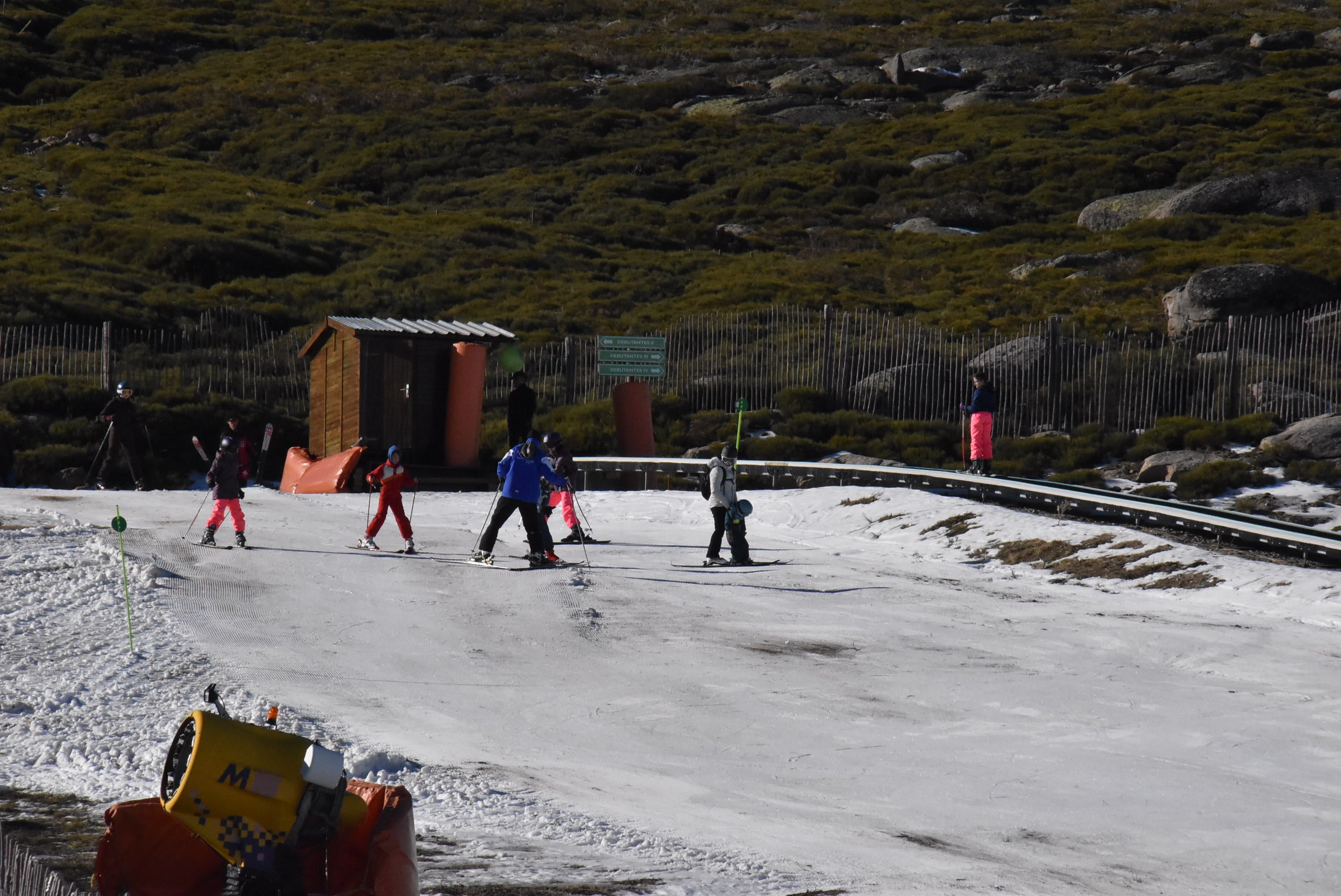 Flojo inicio de temporada en La Covatilla que cerrará las pistas hasta el viernes