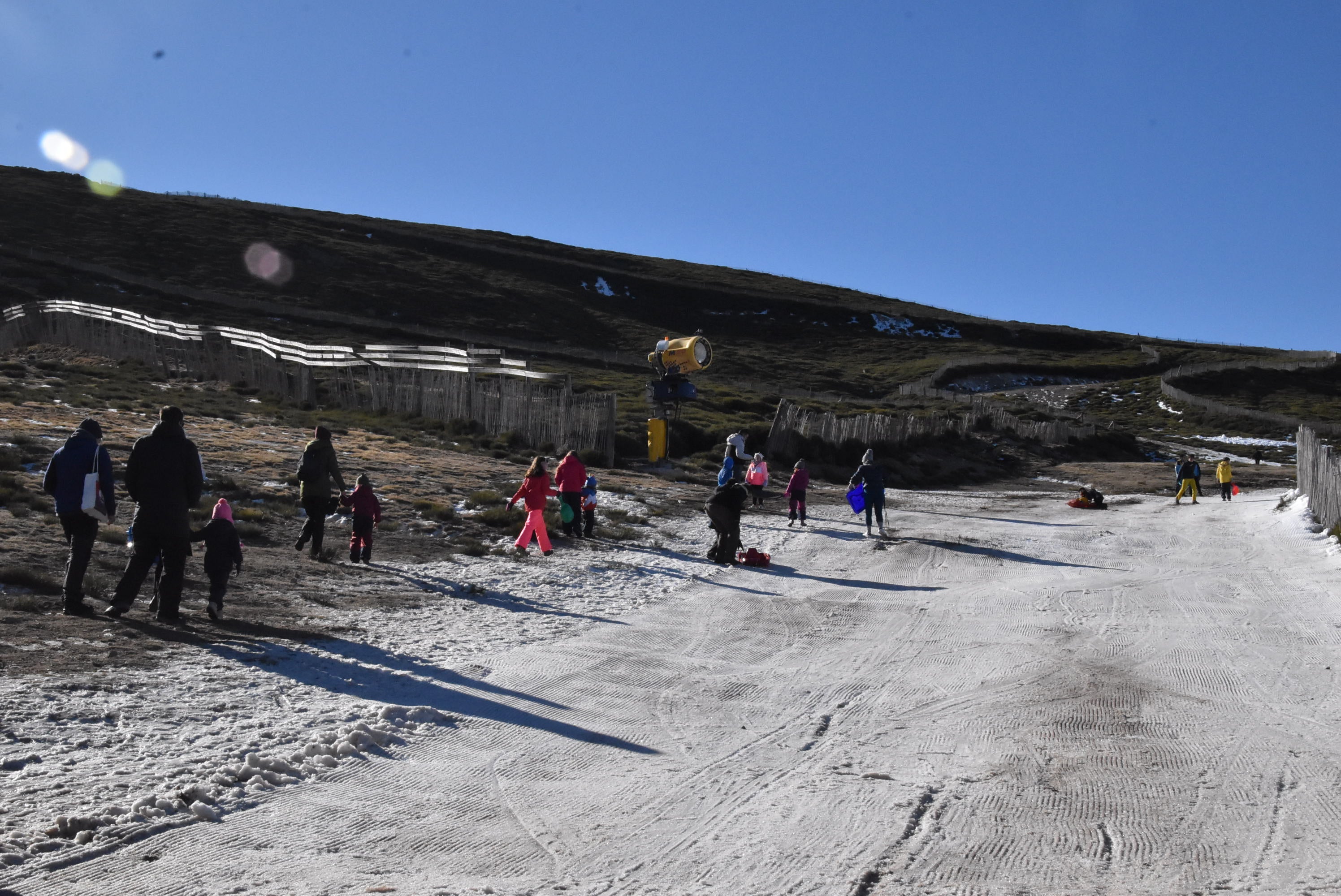 Flojo inicio de temporada en La Covatilla que cerrará las pistas hasta el viernes