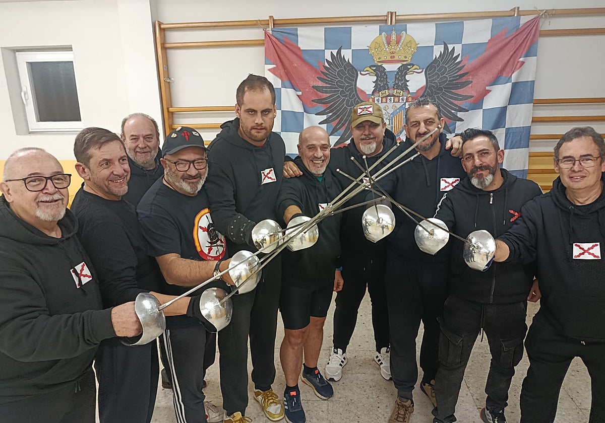 Uno de los talleres que imparten es de esgrima.