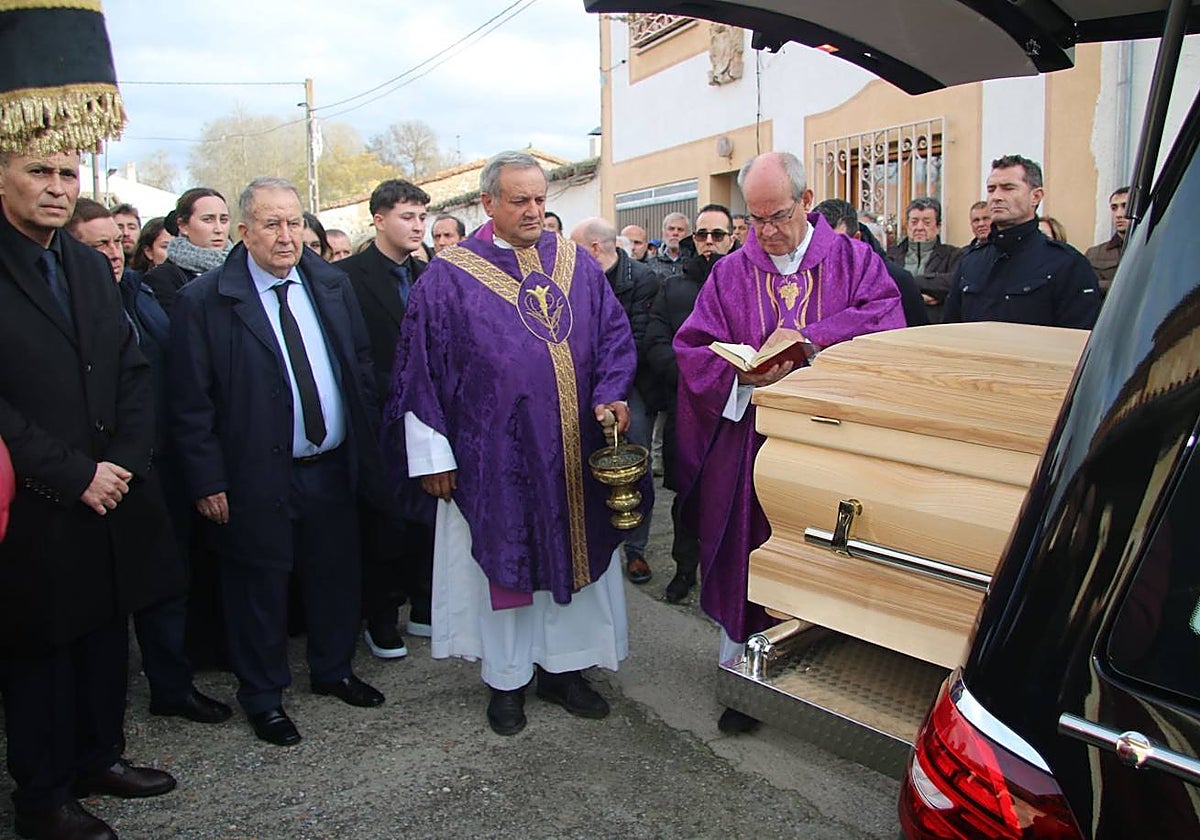 El último adiós a Silvestre Sánchez Sierra en imágenes