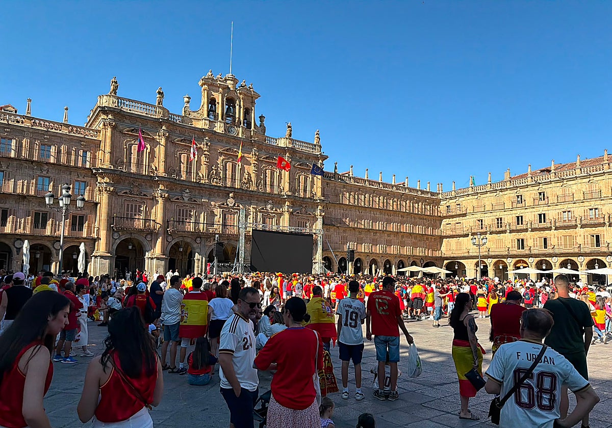 La Plaza Mayor coge ambiente para la final del Mundial
