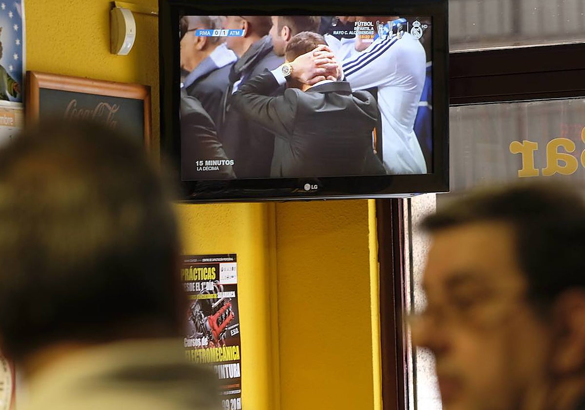 Once condenas en un año por la retransmisión ilícita de partidos de fútbol | La Gaceta de Salamanca