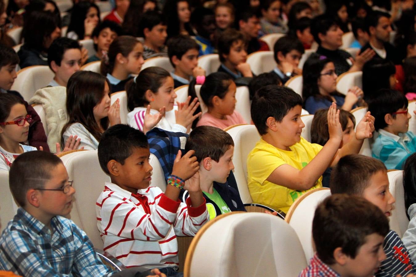 La campaña Mundial por la Educación reune a 800 escolares en el Auditorio