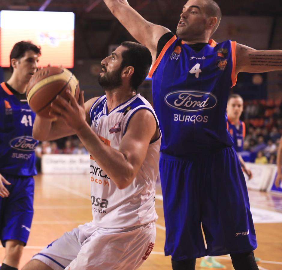 Pasión en la cancha y entre el público durante el Burgos-Cocinas.com (I)