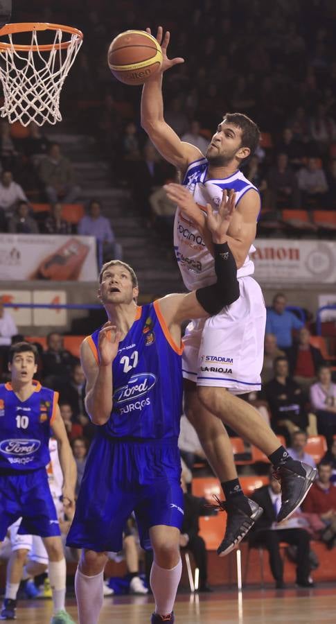 Pasión en la cancha y entre el público durante el Burgos-Cocinas.com (I)