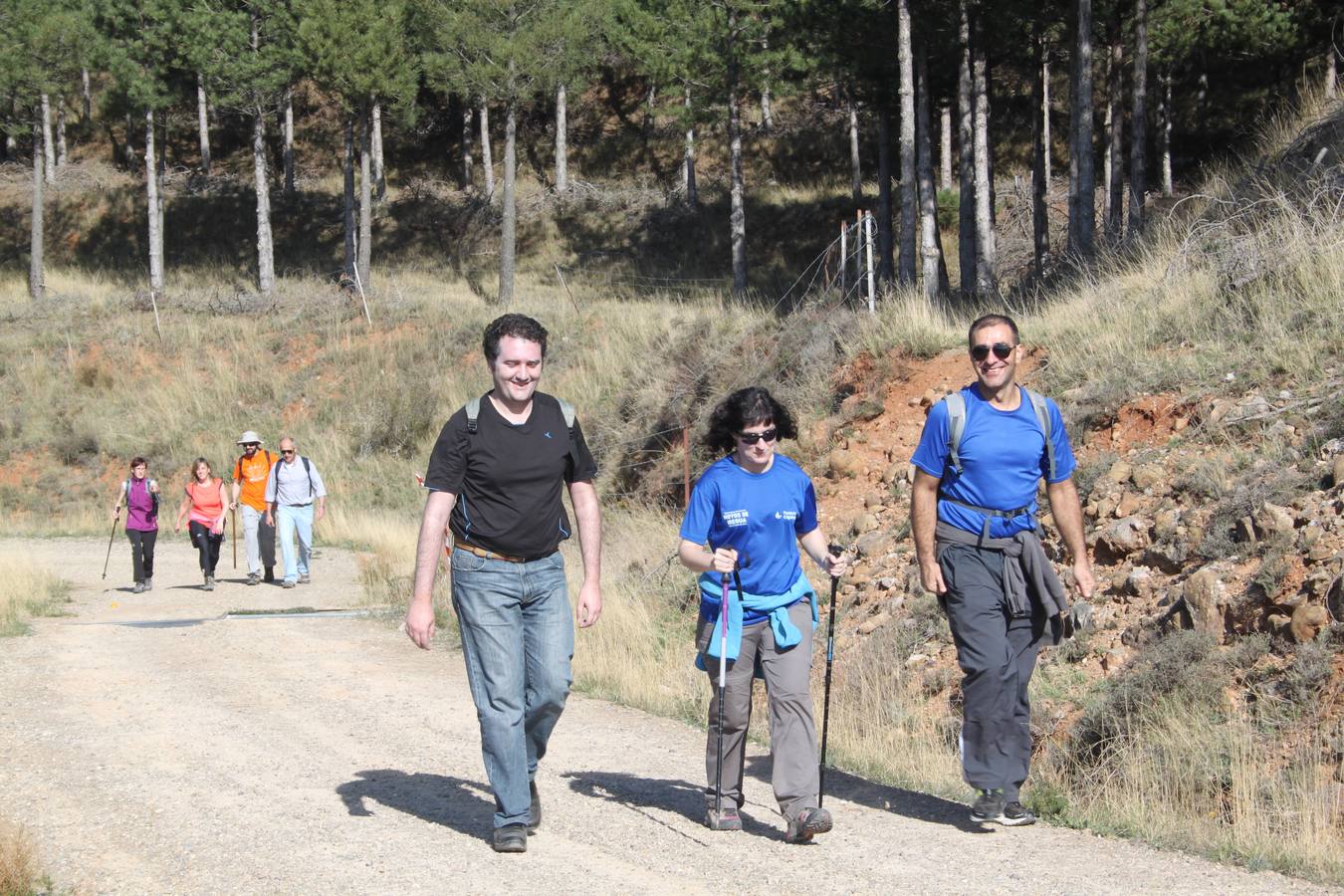 Arnedanos y visitantes participan en la marcha a Isasa