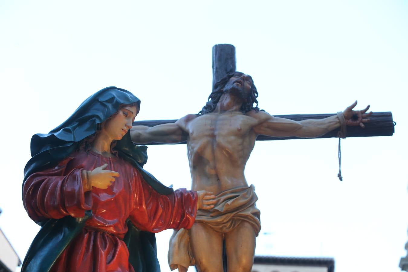 La cofradía de la Santa Cruz procesionó con el Santo Rosario del Dolor