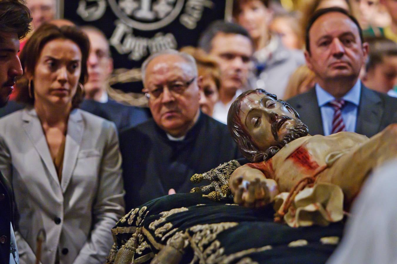 Centenares de logroñeses en la limpieza del Santo Sepulcro