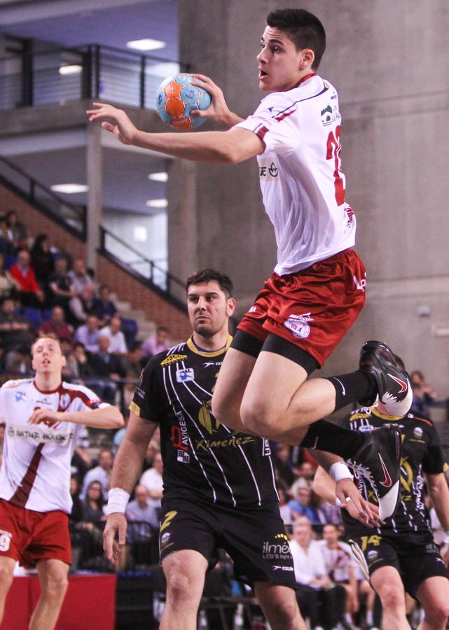 El Naturhouse se aferra al segundo puesto con un claro triunfo