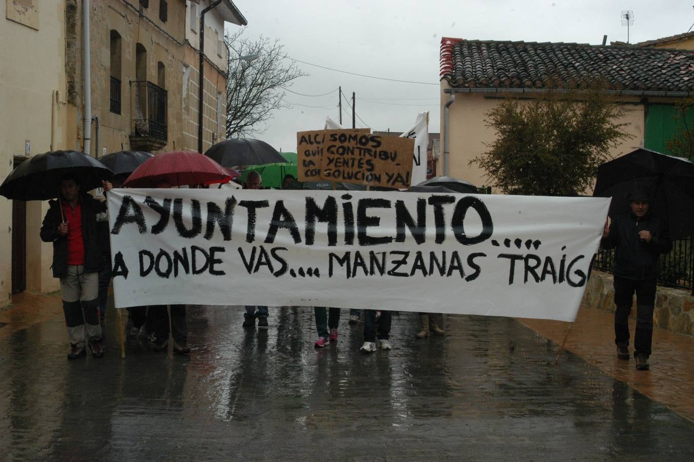 Manifestación de Ochánduri contra su alcalde