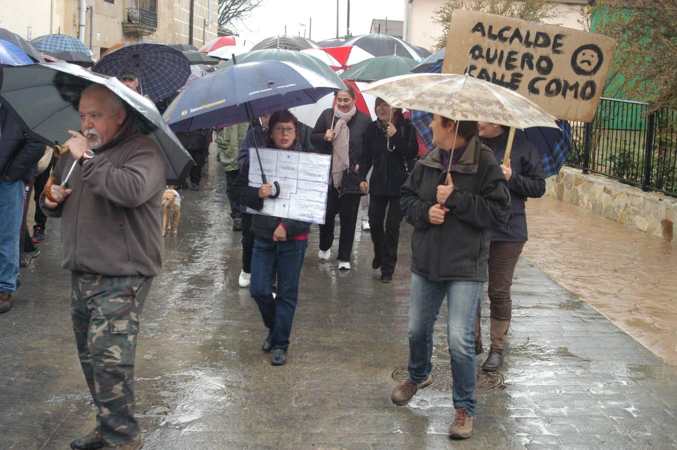 Manifestación de Ochánduri contra su alcalde