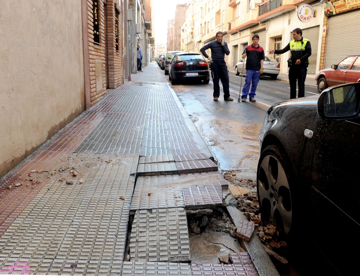 Reventón de una tubería en la calle Beratúa