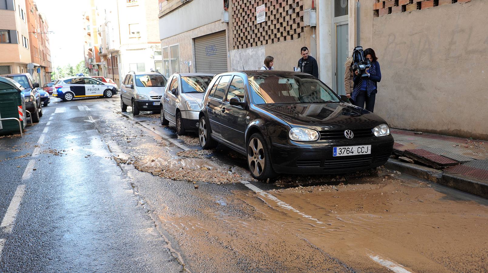 Reventón de una tubería en la calle Beratúa