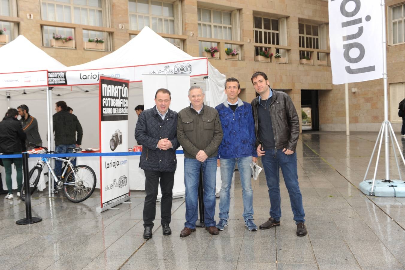 Más de doscientos fotógrafos invaden Logroño / Plaza del Ayuntamiento