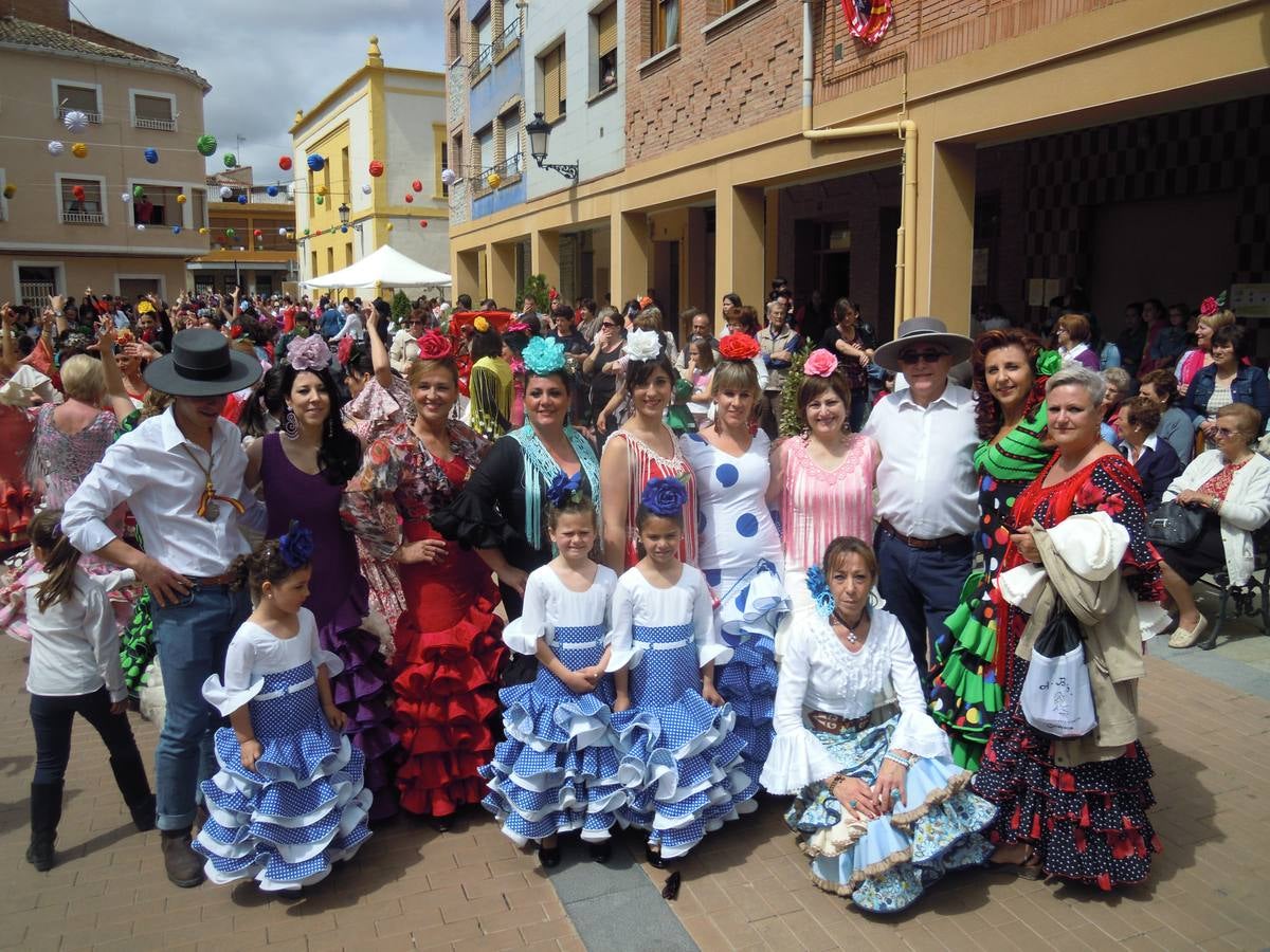 Los rinconeros bailan por sevillanas