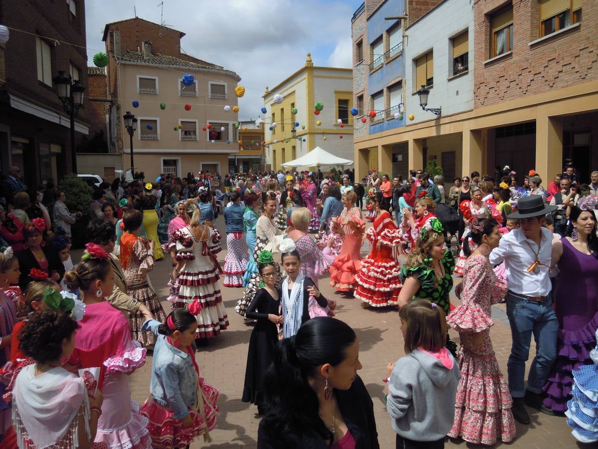 Los rinconeros bailan por sevillanas