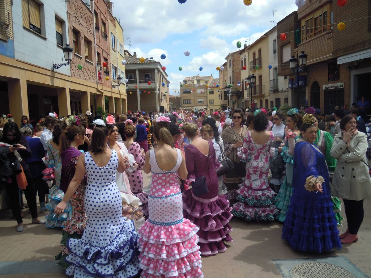 Los rinconeros bailan por sevillanas