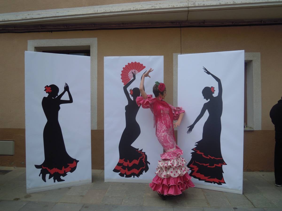 Los rinconeros bailan por sevillanas