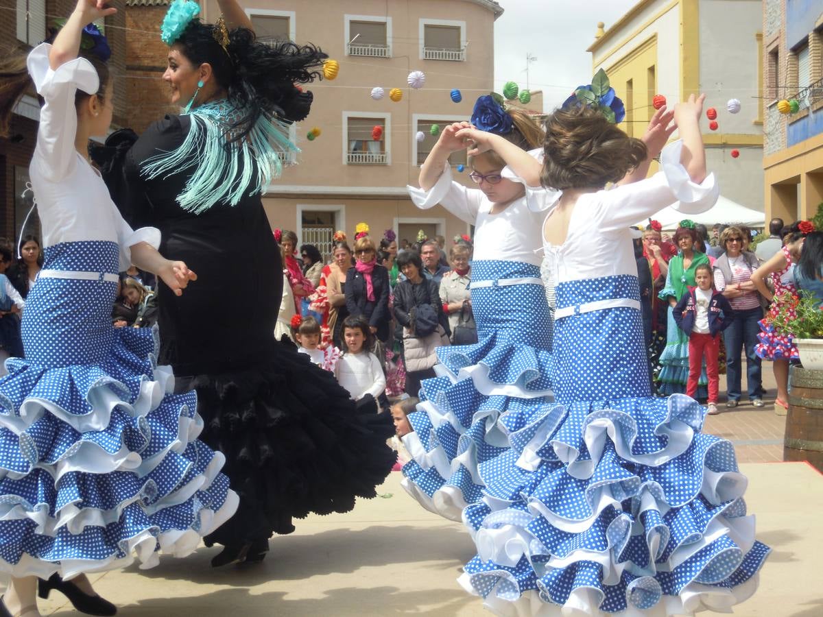 Los rinconeros bailan por sevillanas