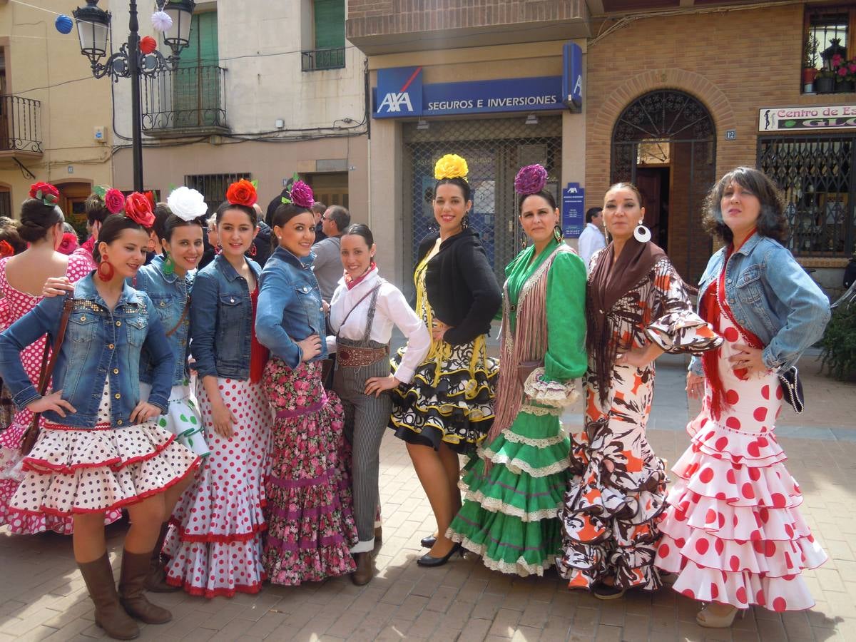 Los rinconeros bailan por sevillanas