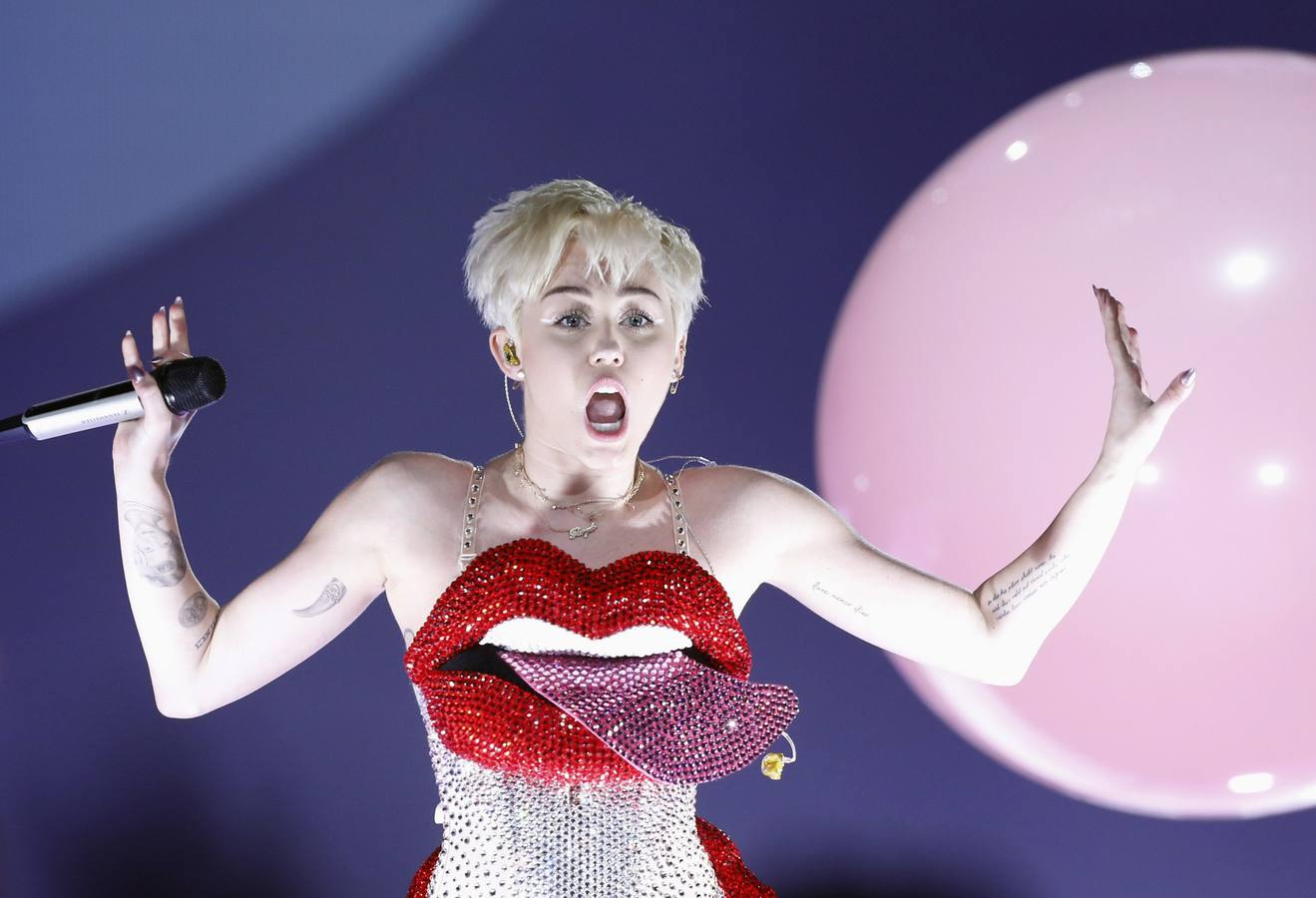 Miley Cyrus comienza su gira europea en Londres