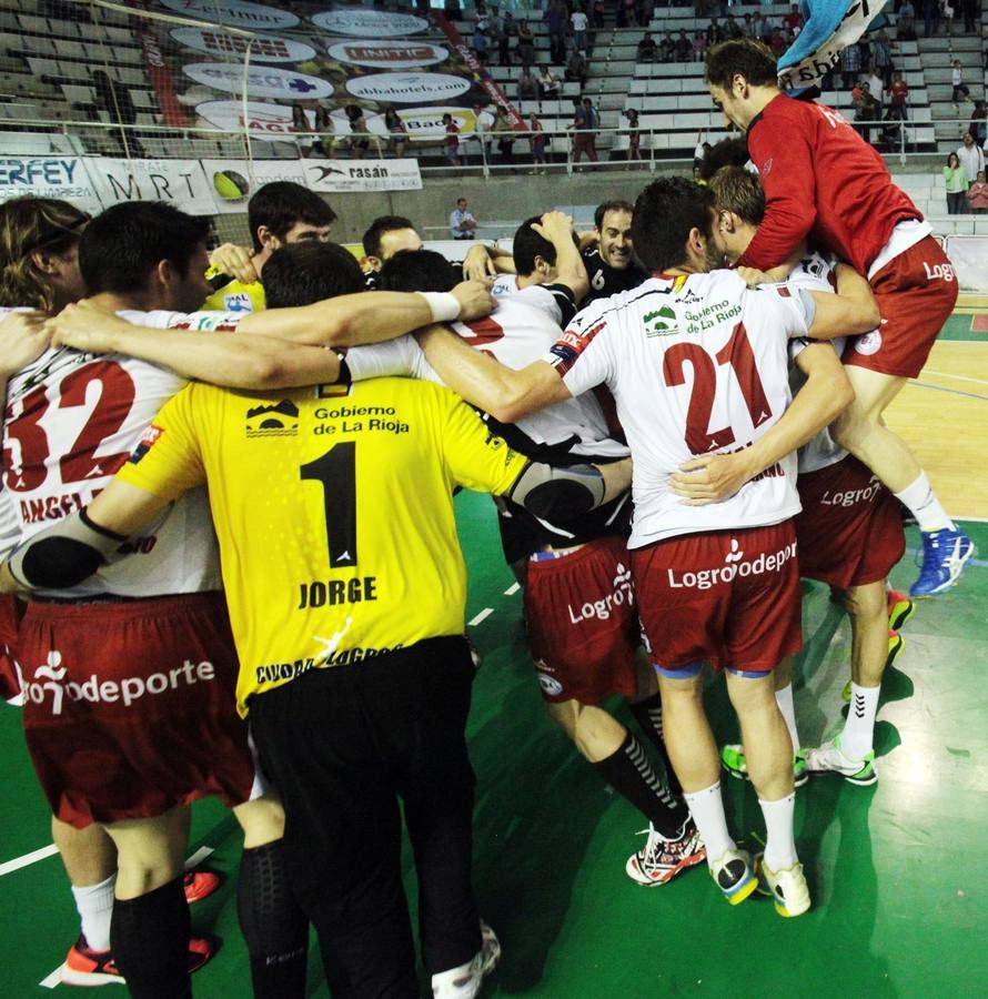 El Naturhouse celebra la victoria ante el Huesca que le da el pase a la Champions