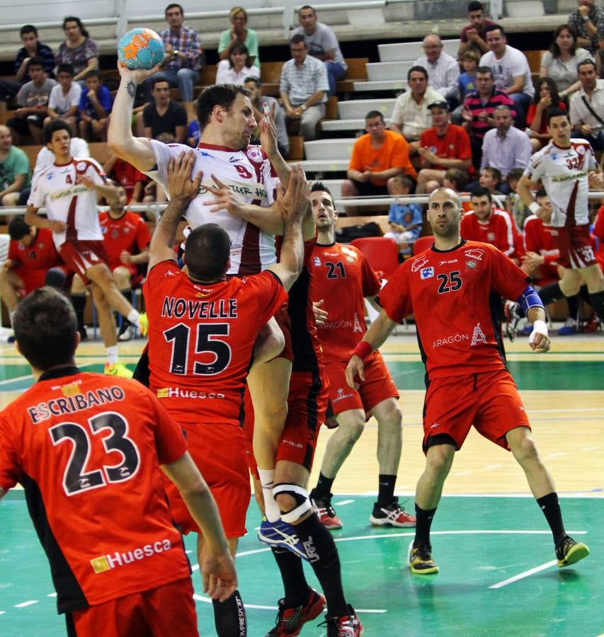 El Naturhouse celebra la victoria ante el Huesca que le da el pase a la Champions