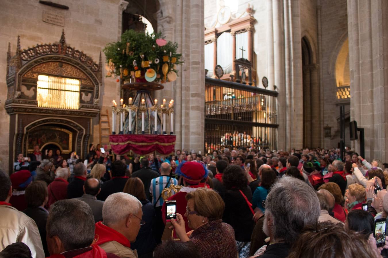 Las &#039;doncellas&#039; centran la atención en las fiestas de Santo Domingo