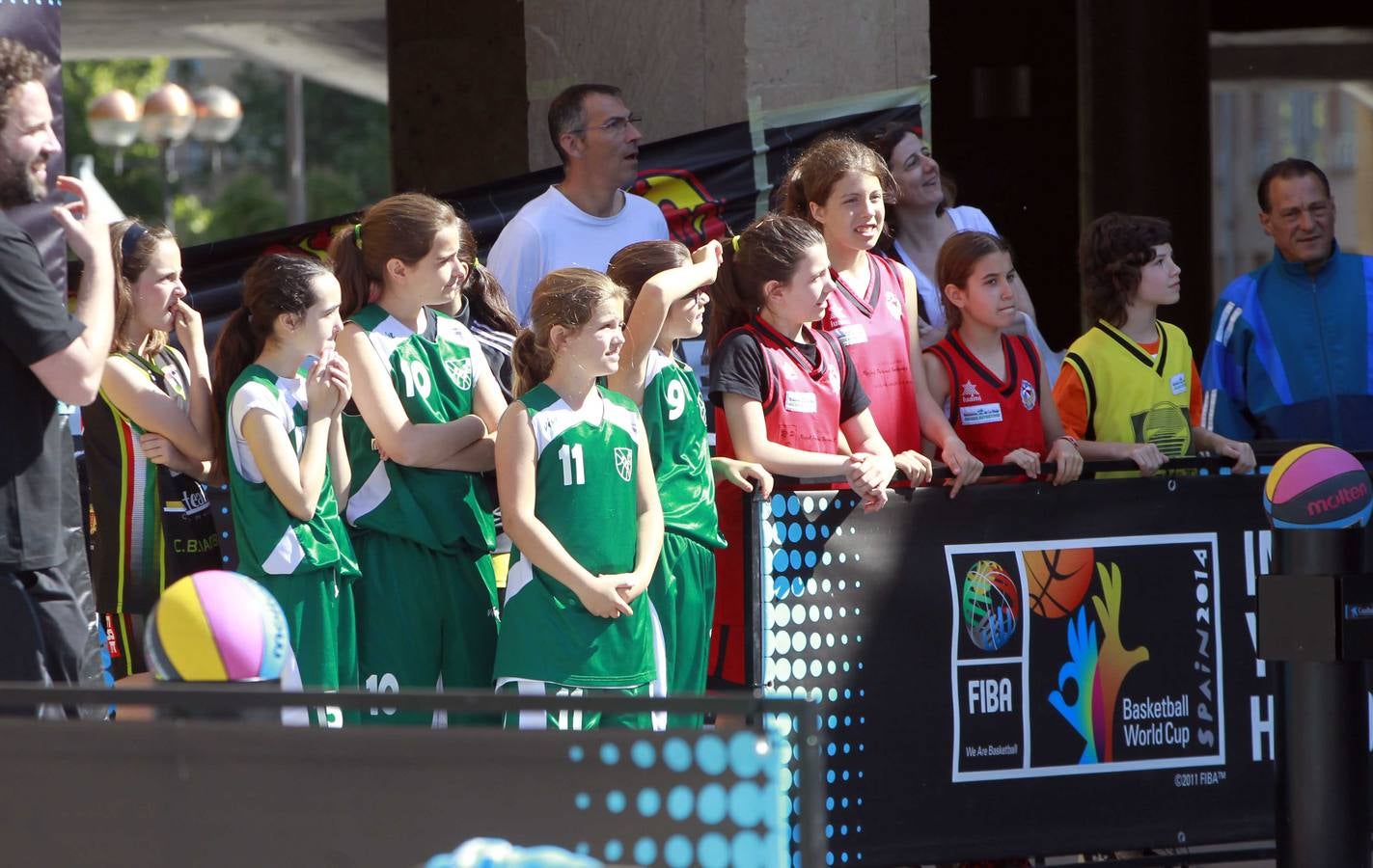 Logroño juega al baloncesto en el Ayuntamiento