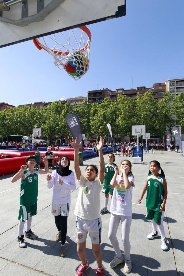 Logroño juega al baloncesto en el Ayuntamiento