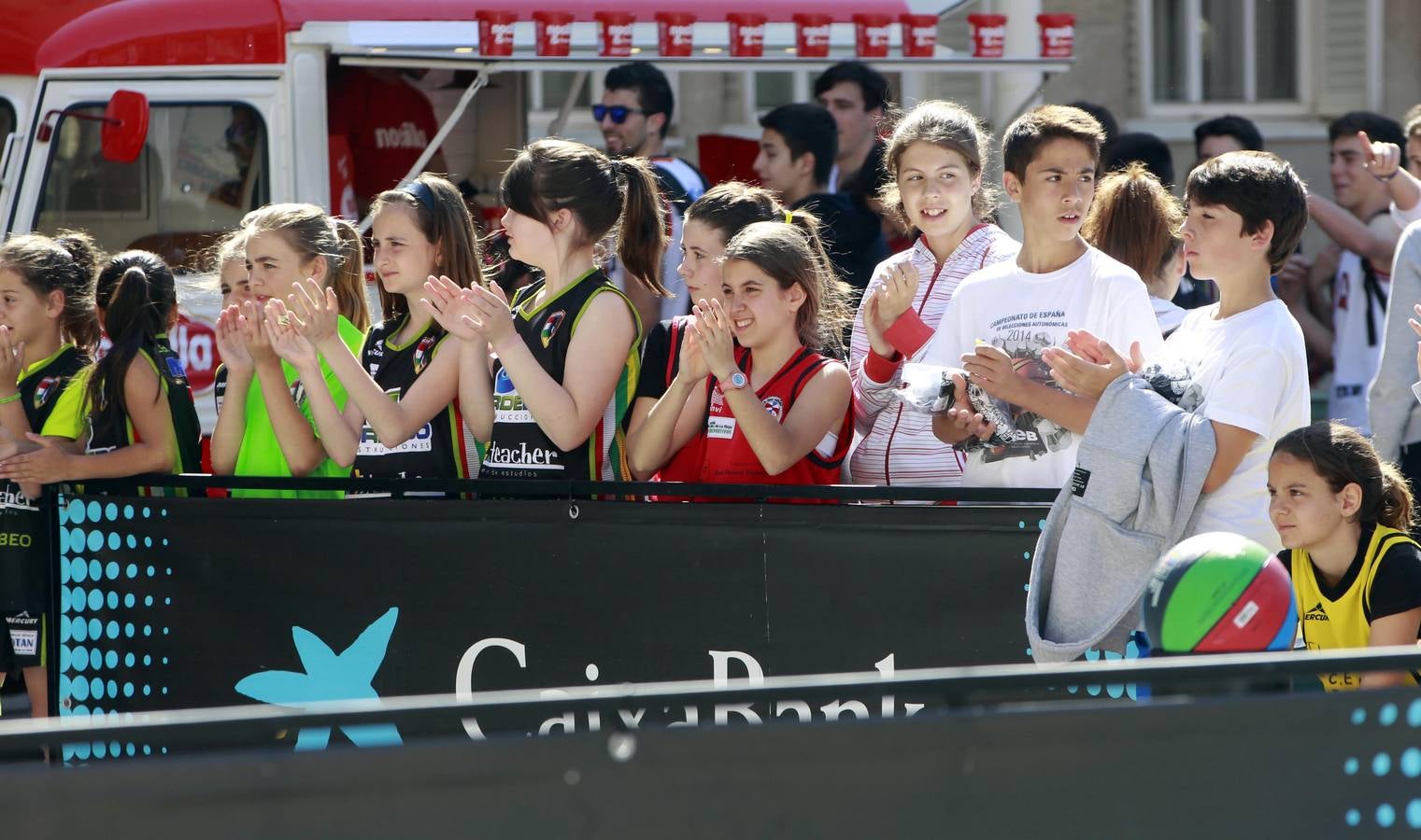 Logroño juega al baloncesto en el Ayuntamiento