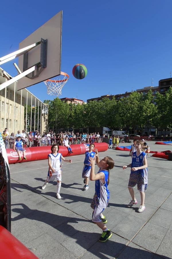 Logroño juega al baloncesto en el Ayuntamiento