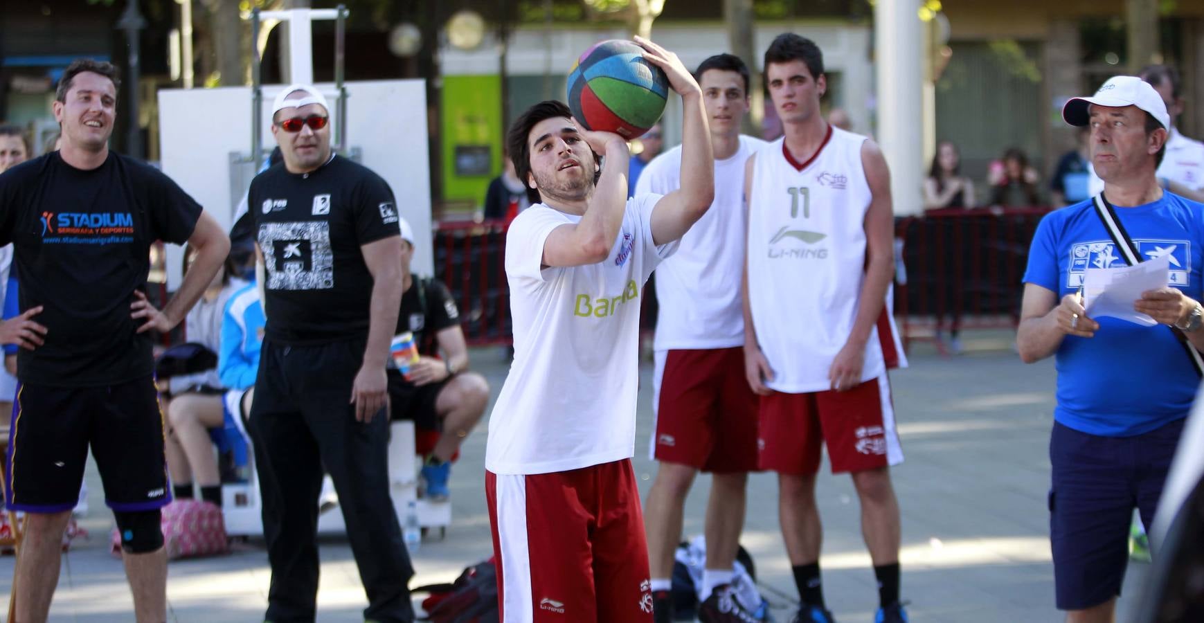 Logroño juega al baloncesto en el Ayuntamiento