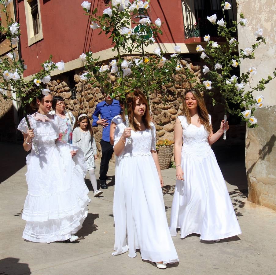 Las Doncellas procesionan en Sorzano