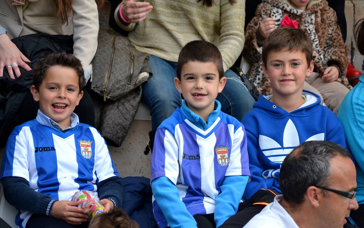 La afición y el partido en el Náxara-Puertollano